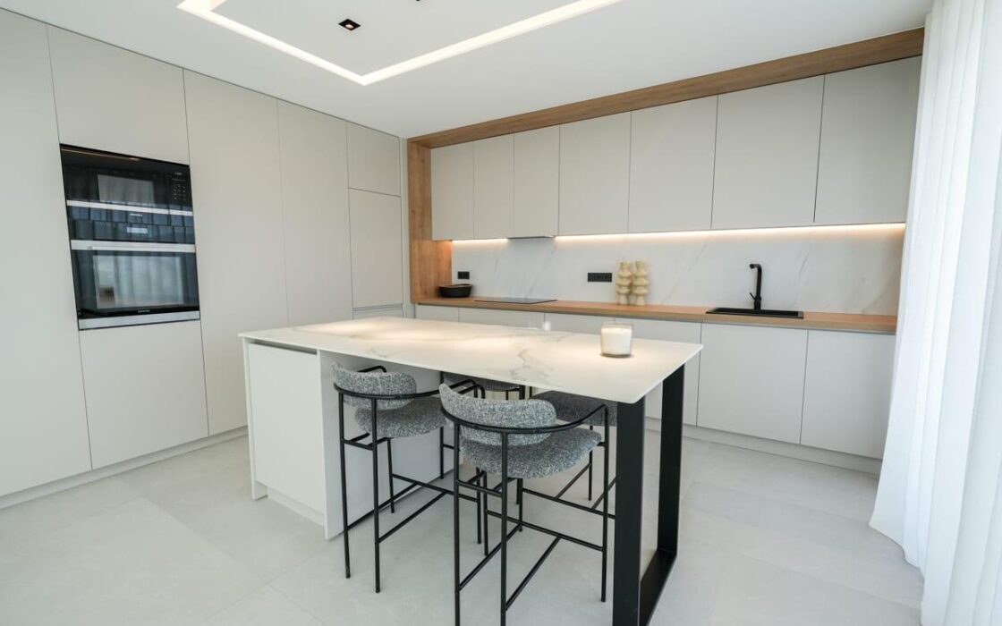 Вилла в Полопе 294 кв.м с террасой и видом на море