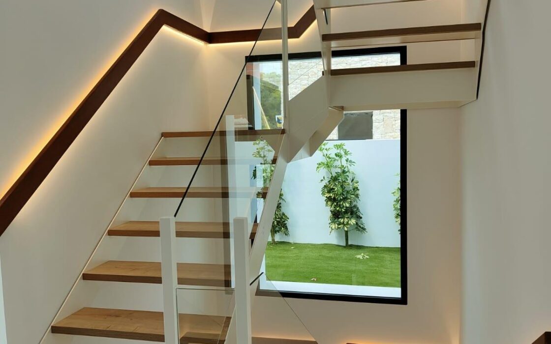 Вилла в Полопе 294 кв.м с террасой и видом на море