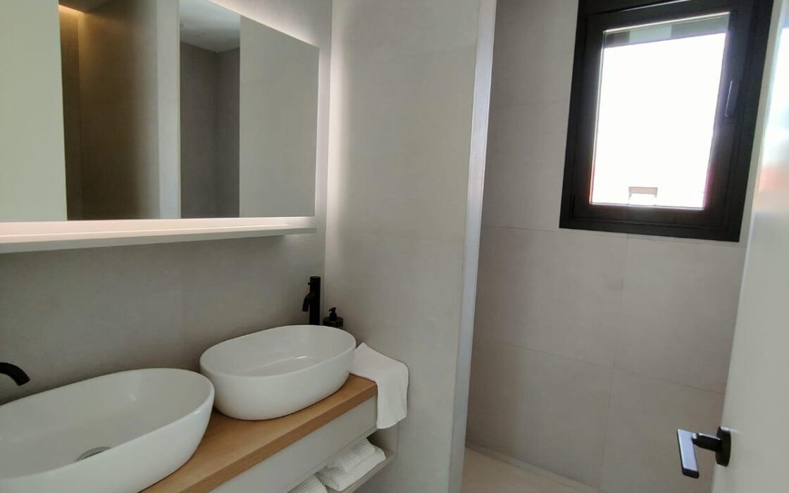 Вилла в Полопе 294 кв.м с террасой и видом на море