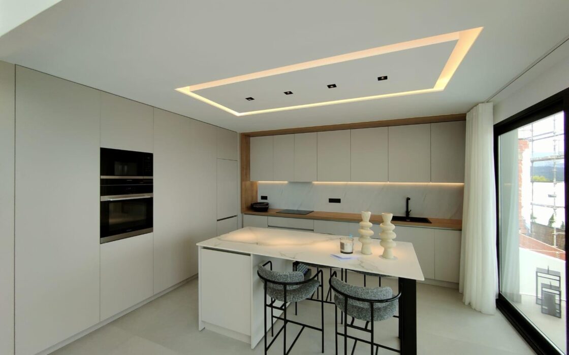 Вилла в Полопе 294 кв.м с террасой и видом на море