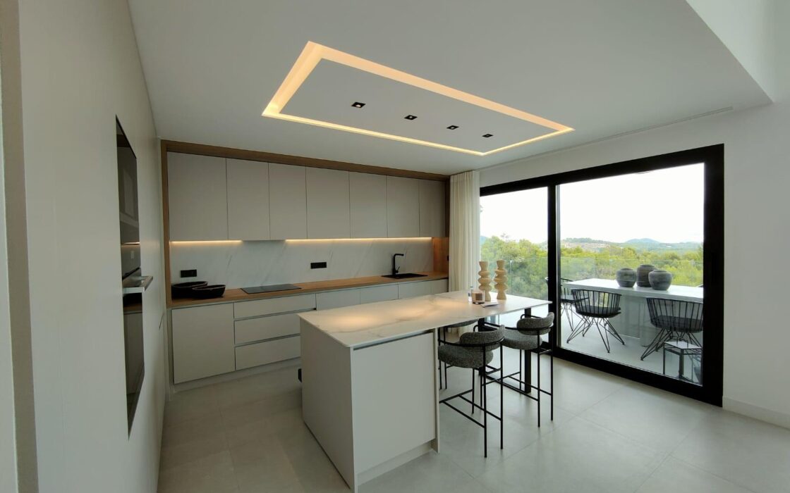 Вилла в Полопе 294 кв.м с террасой и видом на море