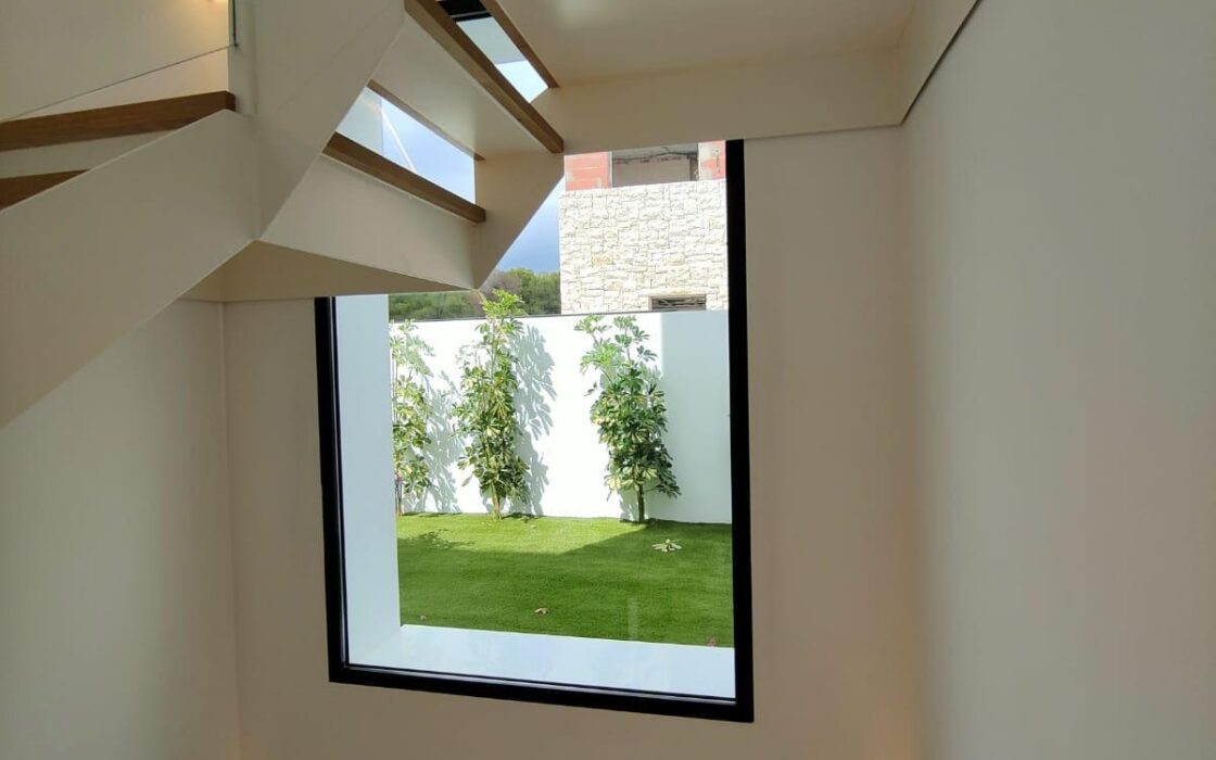 Вилла в Полопе 294 кв.м с террасой и видом на море