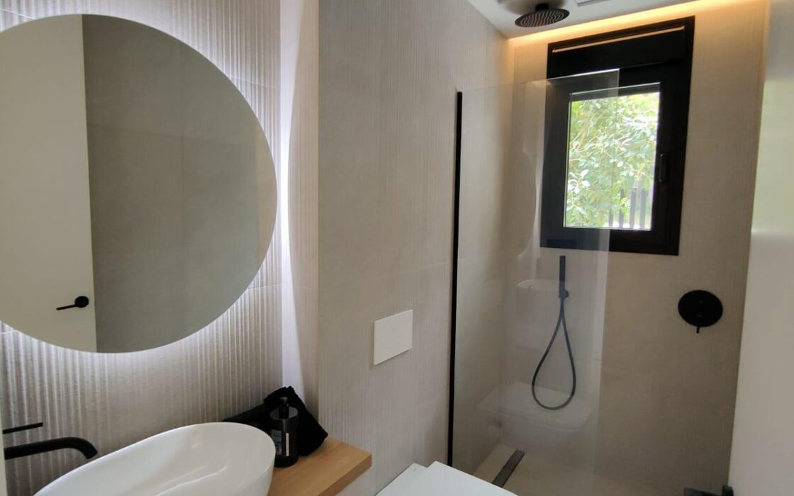 Вилла в Полопе 294 кв.м с террасой и видом на море