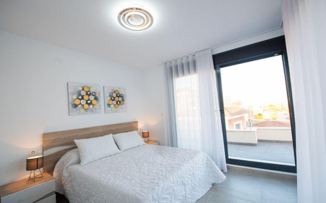 Вилла с 3 спальнями и бассейном в Лос-Монтесиносе 105 кв.м