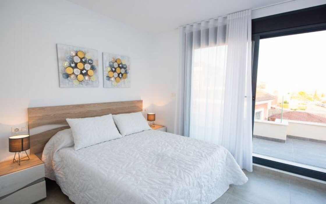 Вилла с 3 спальнями и бассейном в Лос-Монтесиносе 105 кв.м