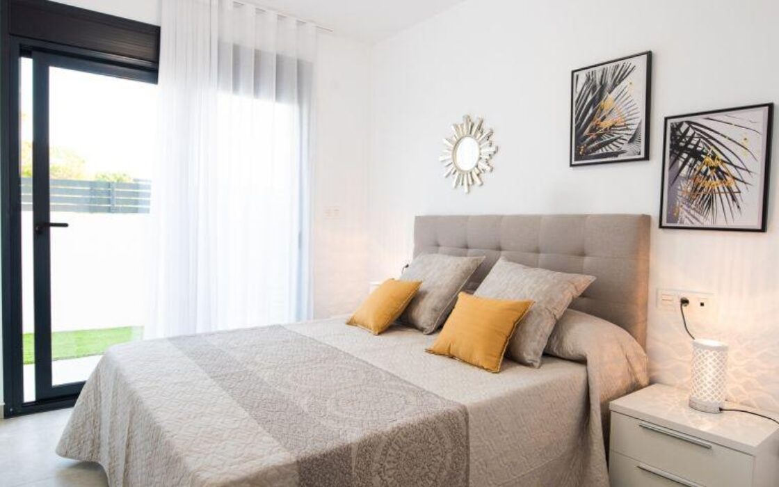 Вилла с 3 спальнями и бассейном в Лос-Монтесиносе 105 кв.м