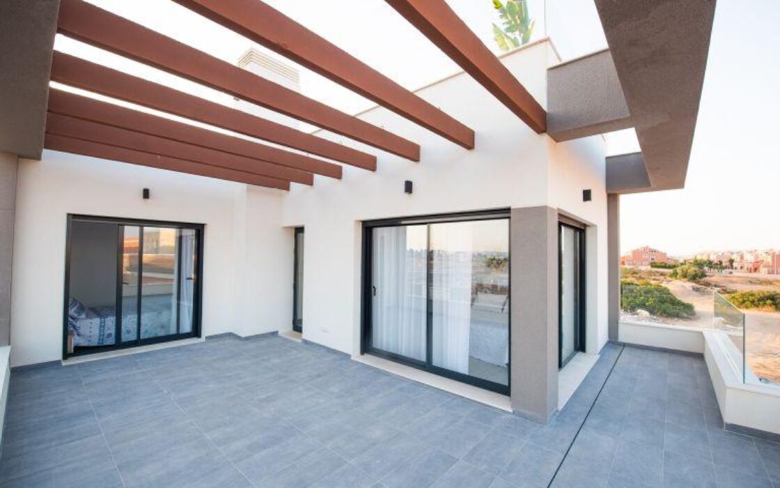 Вилла с 3 спальнями и бассейном в Лос-Монтесиносе 105 кв.м