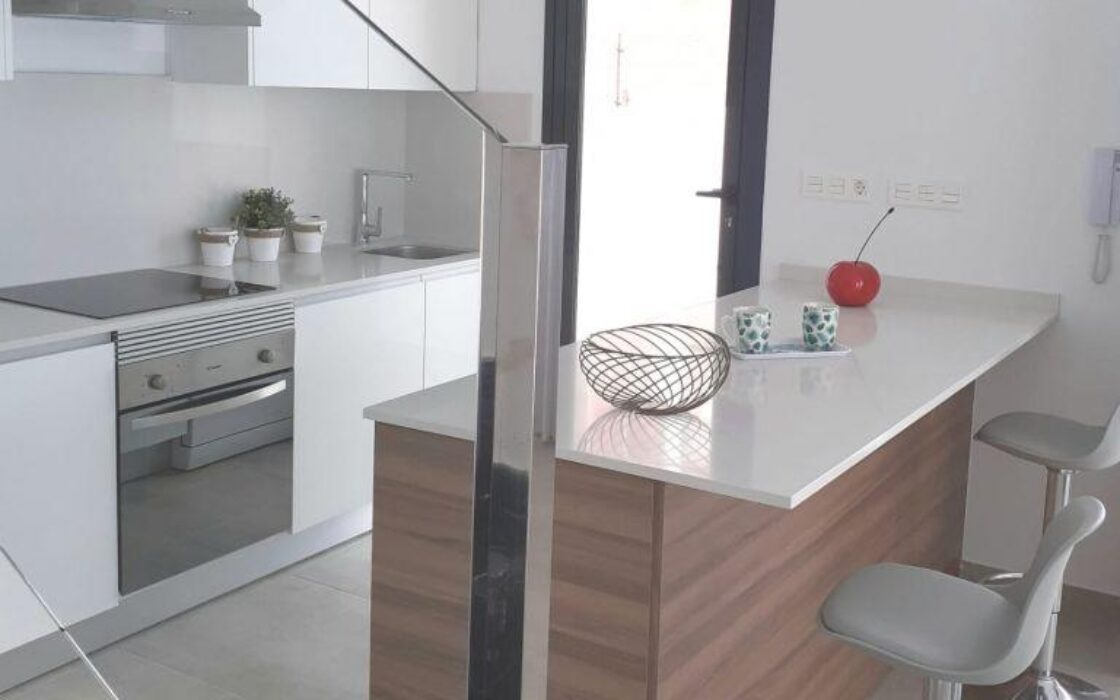 Вилла с 3 спальнями и бассейном в Лос-Монтесиносе 105 кв.м