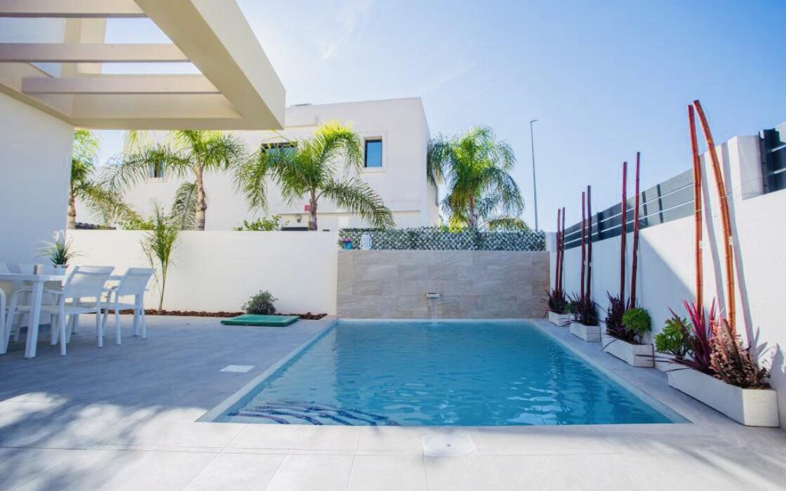 Вилла с 3 спальнями и бассейном в Лос-Монтесиносе 105 кв.м