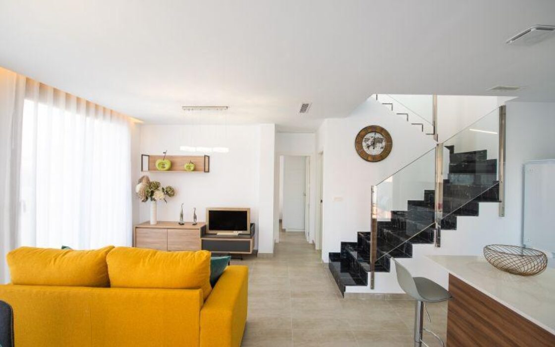 Вилла с 3 спальнями и бассейном в Лос-Монтесиносе 105 кв.м