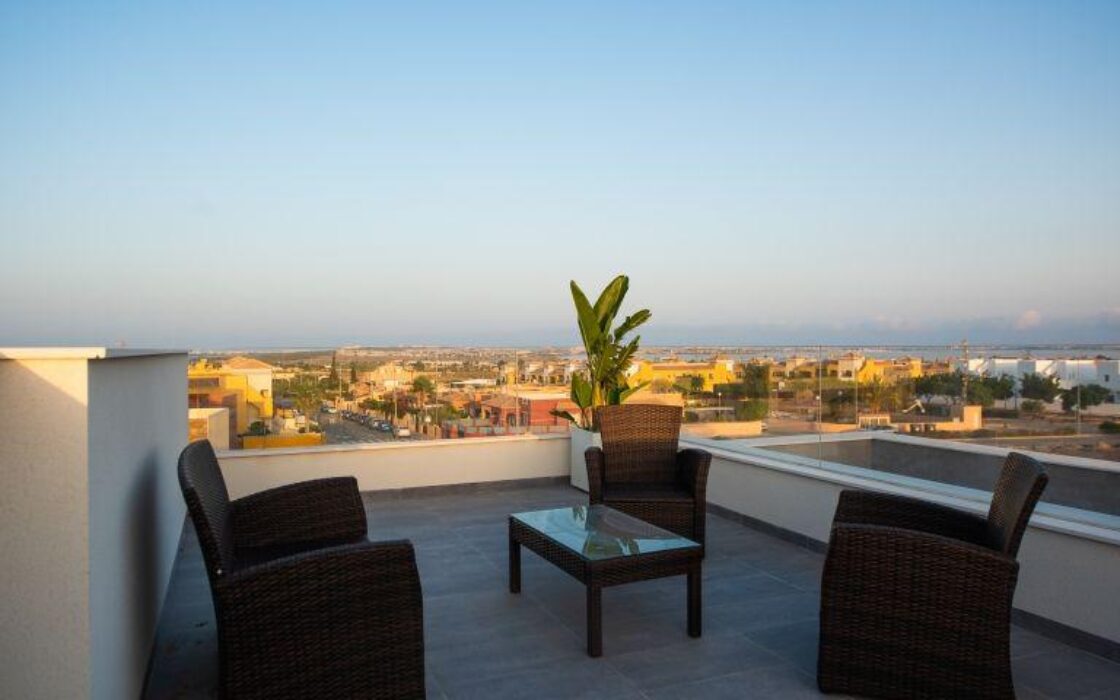 Вилла с 3 спальнями и бассейном в Лос-Монтесиносе 105 кв.м