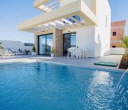 Вилла с 3 спальнями и бассейном в Лос-Монтесиносе 105 кв.м