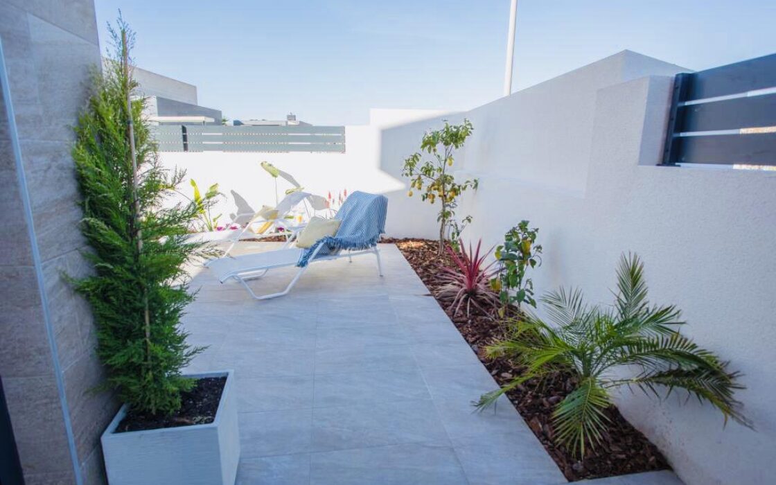 Вилла с 3 спальнями и бассейном в Лос-Монтесиносе 105 кв.м