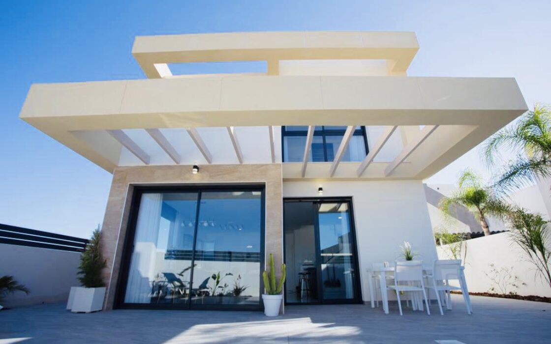 Вилла с 3 спальнями и бассейном в Лос-Монтесиносе 105 кв.м