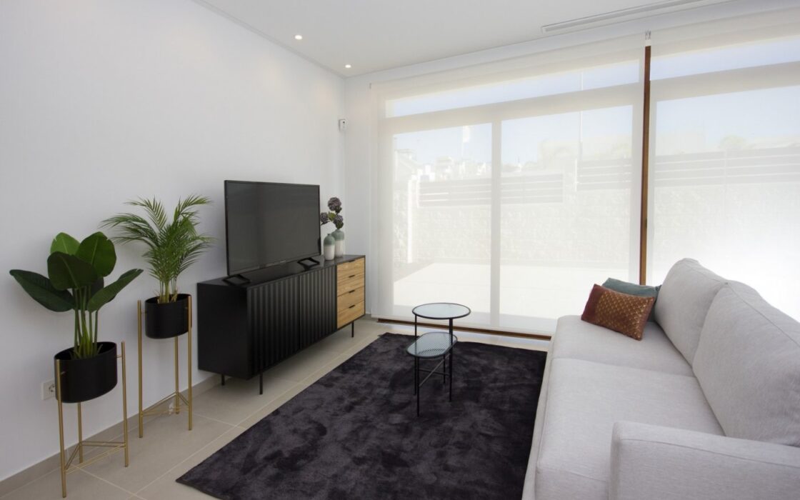 Новые виллы в Сьюдад-Кесада с видом и террасой 170 кв.м