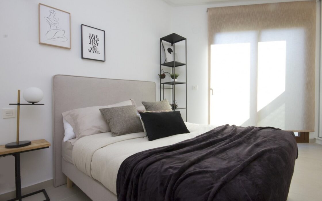 Новые виллы в Сьюдад-Кесада с видом и террасой 170 кв.м