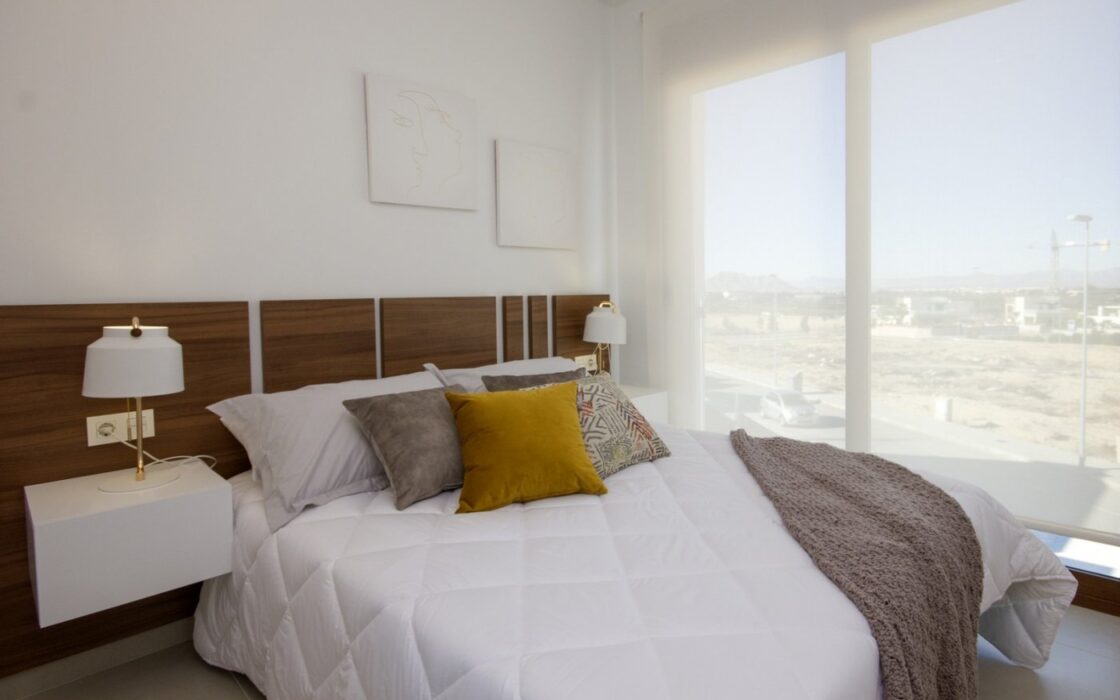 Новые виллы в Сьюдад-Кесада с видом и террасой 170 кв.м