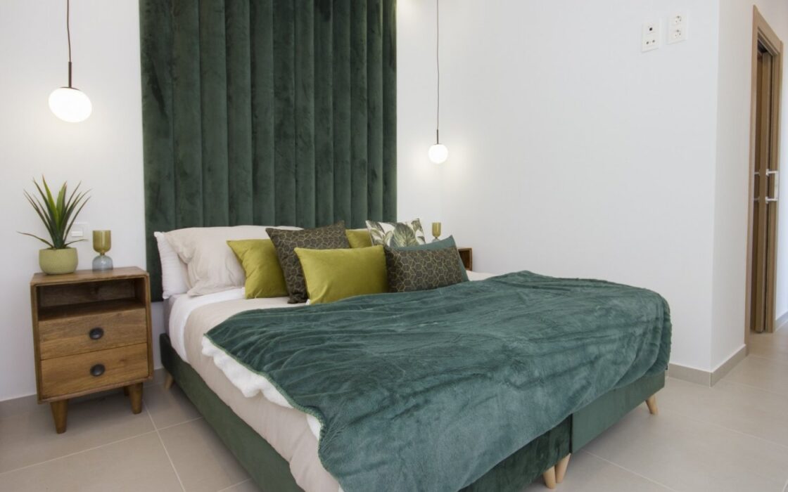 Новые виллы в Сьюдад-Кесада с видом и террасой 170 кв.м