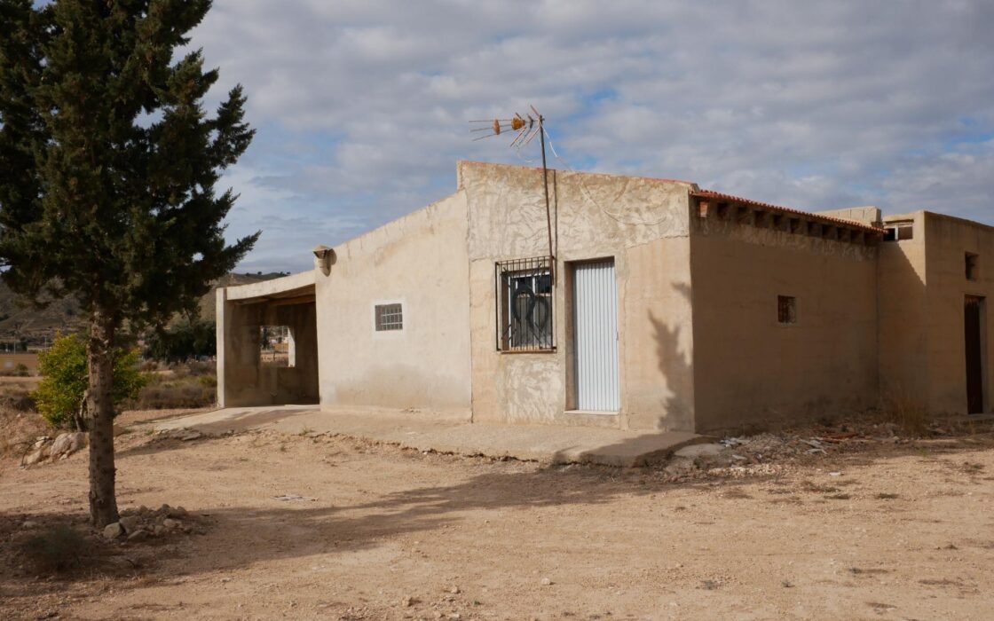 Будинок в Abanilla 100 кв.м з ділянкою 15652 кв.м біля річки