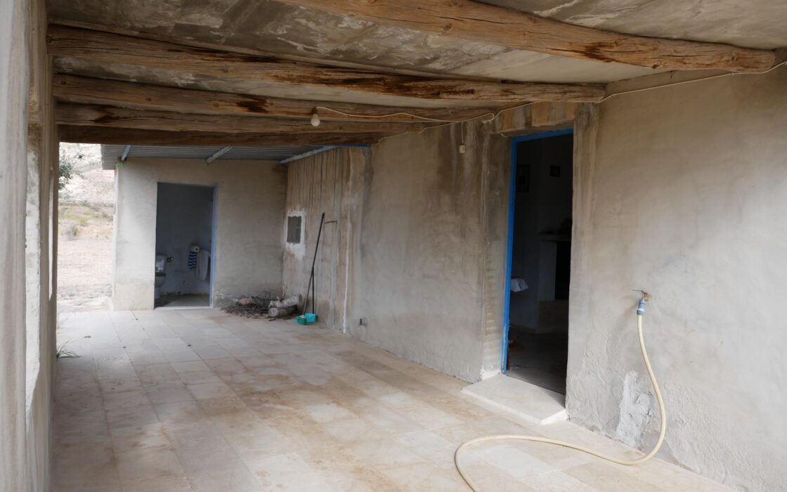 Будинок в Abanilla 100 кв.м з ділянкою 15652 кв.м біля річки