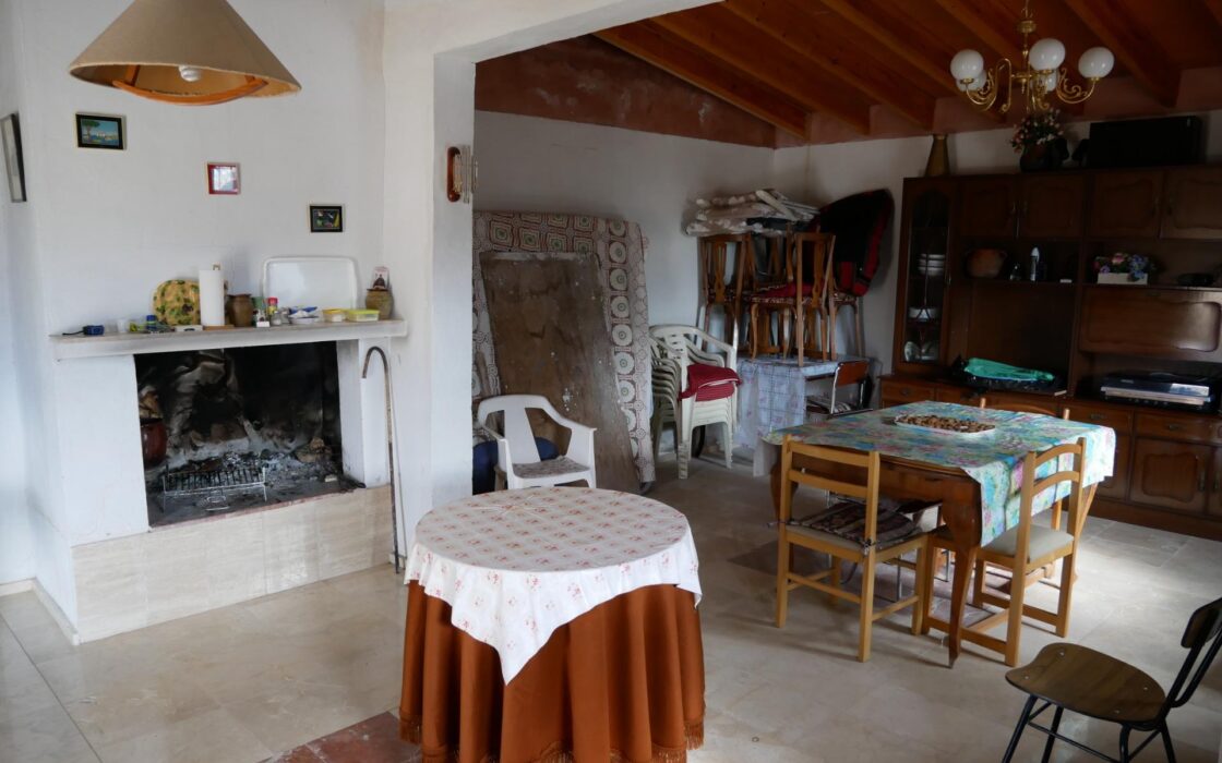 Будинок в Abanilla 100 кв.м з ділянкою 15652 кв.м біля річки