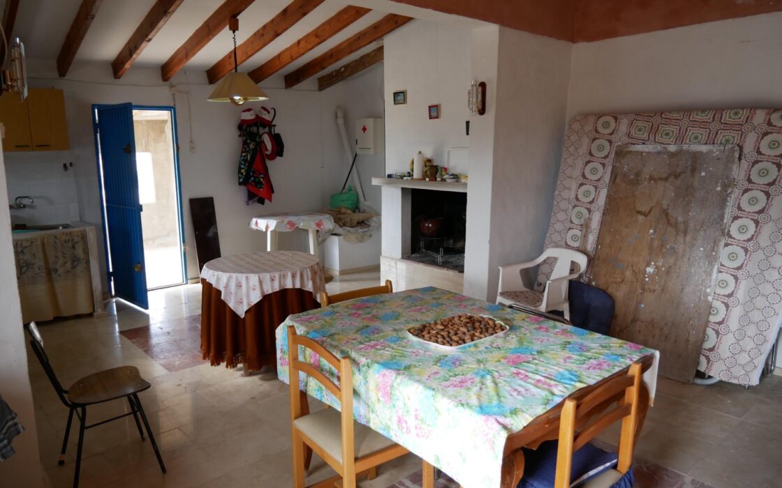 Будинок в Abanilla 100 кв.м з ділянкою 15652 кв.м біля річки