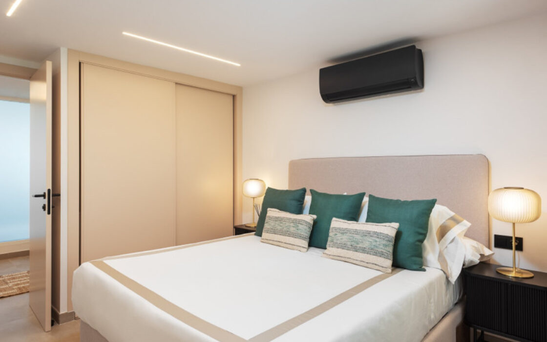 Квартира 2+2 на першому поверсі біля моря в Сан Педро де Алькантара