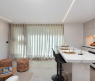 Квартира 2+2 на першому поверсі біля моря в Сан Педро де Алькантара