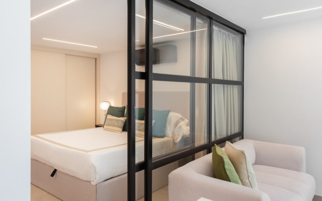 Квартира 2+2 на першому поверсі біля моря в Сан Педро де Алькантара