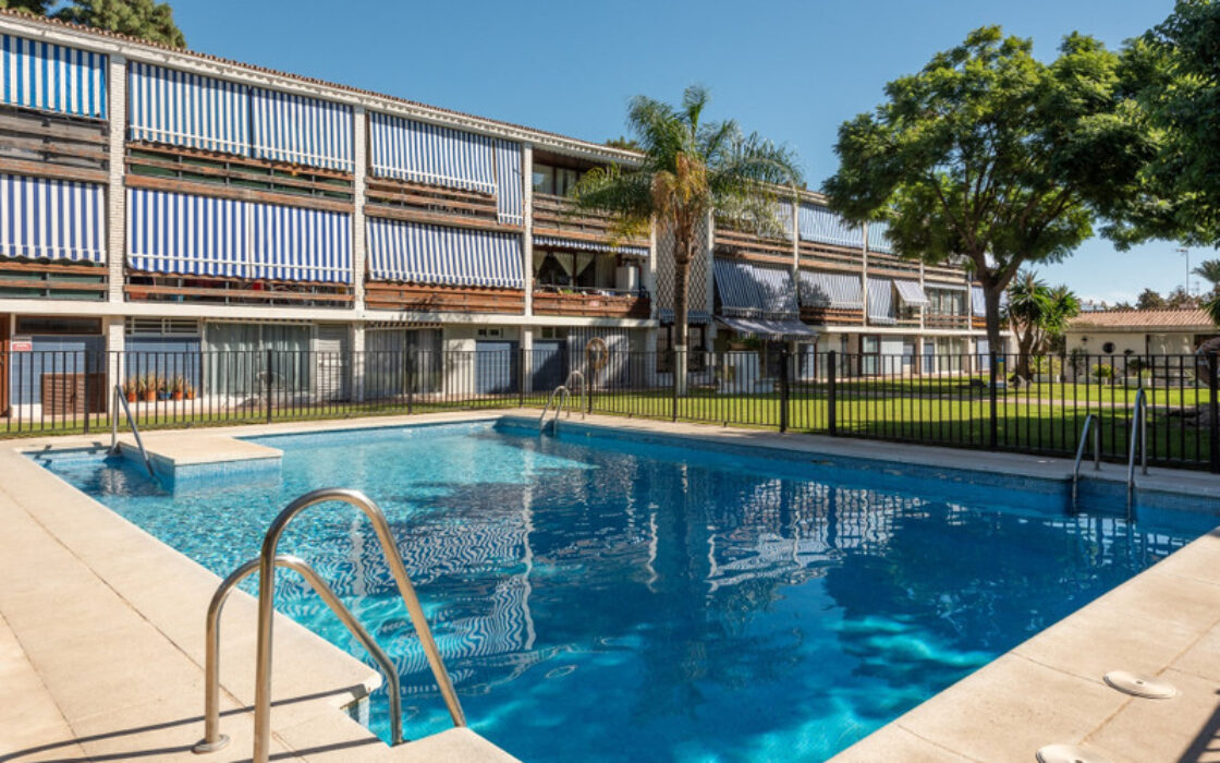 Квартира 2+2 на першому поверсі біля моря в Сан Педро де Алькантара