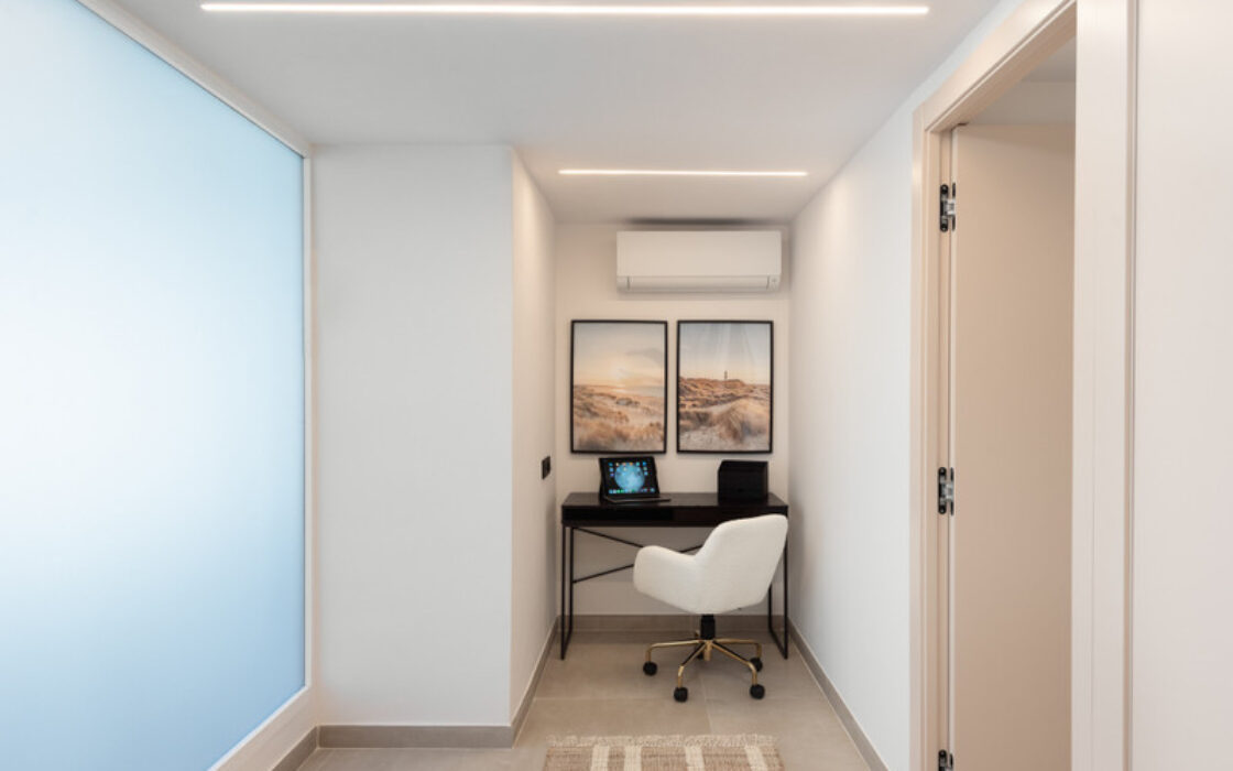 Квартира 2+2 на першому поверсі біля моря в Сан Педро де Алькантара