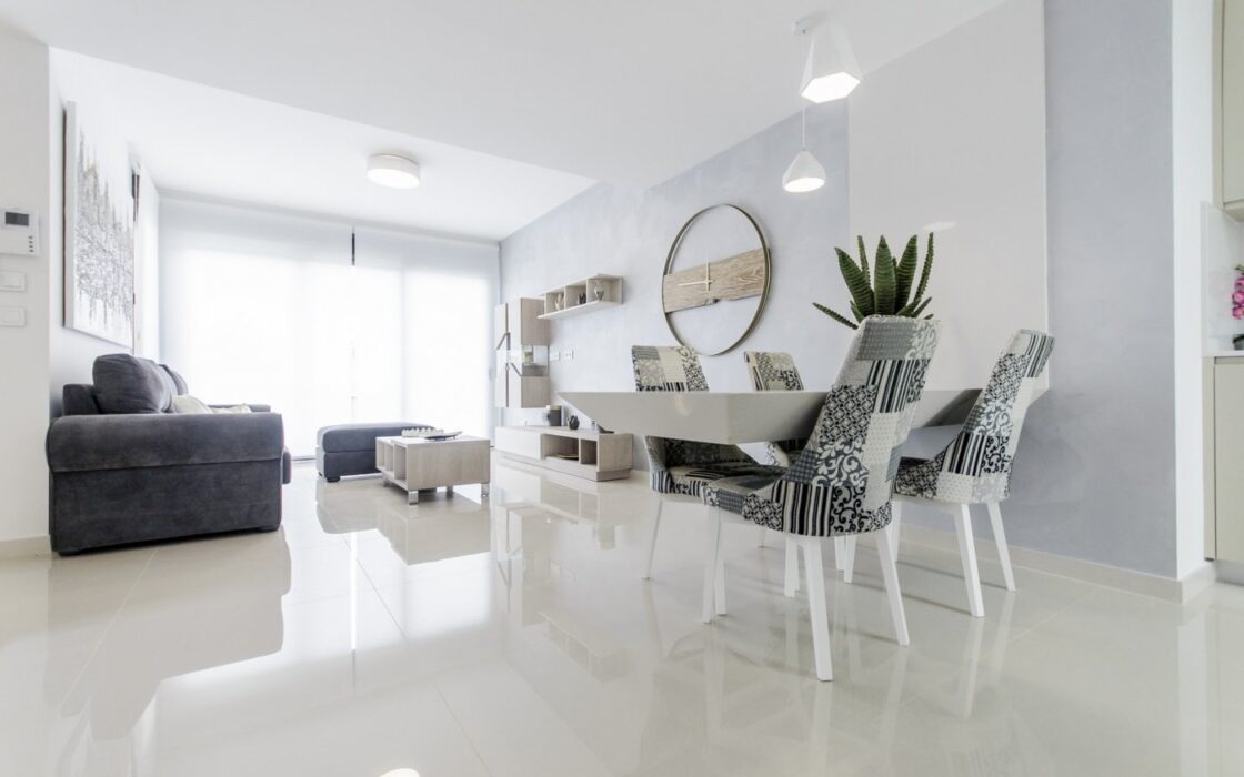 Нові вілли в Сан-Мігель-де-Салінас з терасою 135 кв.м.