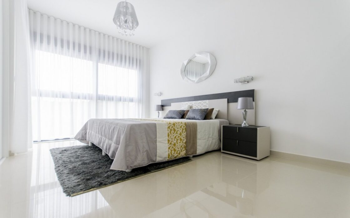 Нові вілли в Сан-Мігель-де-Салінас з терасою 135 кв.м.