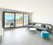 Просторная квартира с террасой и видом на море в новостройке