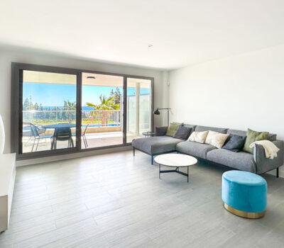 Простора квартира з терасою та видом на море в новобудові