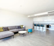 Просторная квартира с террасой и видом на море в новостройке