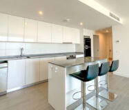 Просторная квартира с террасой и видом на море в новостройке