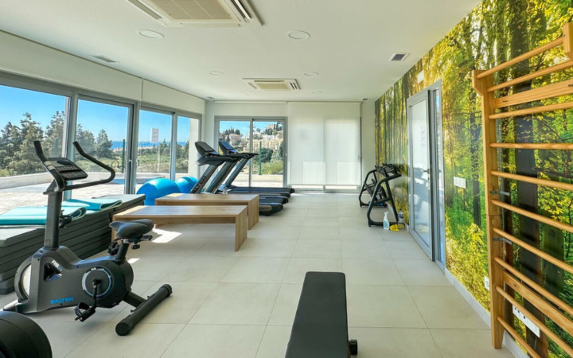 Просторная квартира с террасой и видом на море в новостройке