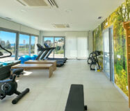 Просторная квартира с террасой и видом на море в новостройке