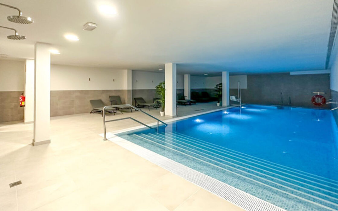 Просторная квартира с террасой и видом на море в новостройке