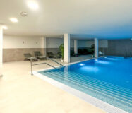 Просторная квартира с террасой и видом на море в новостройке