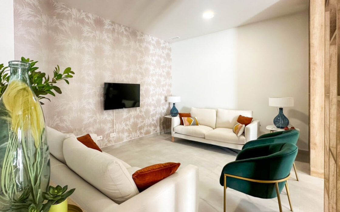 Просторная квартира с террасой и видом на море в новостройке