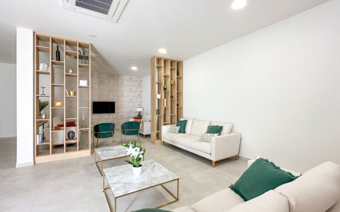 Просторная квартира с террасой и видом на море в новостройке