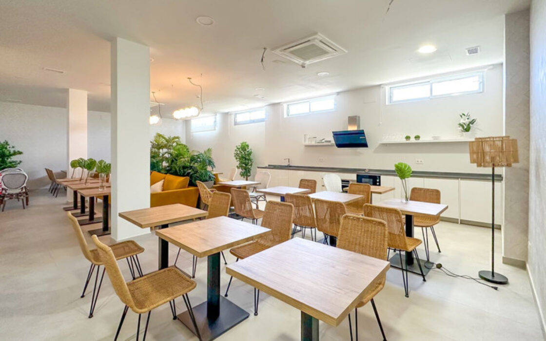 Просторная квартира с террасой и видом на море в новостройке