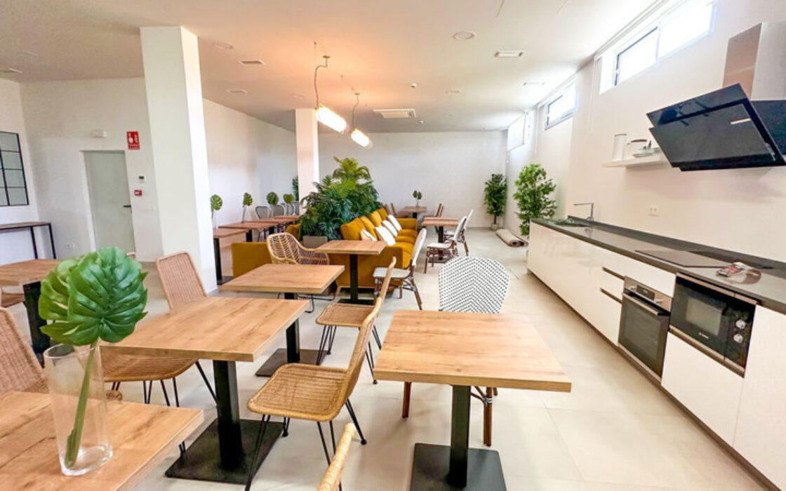 Просторная квартира с террасой и видом на море в новостройке