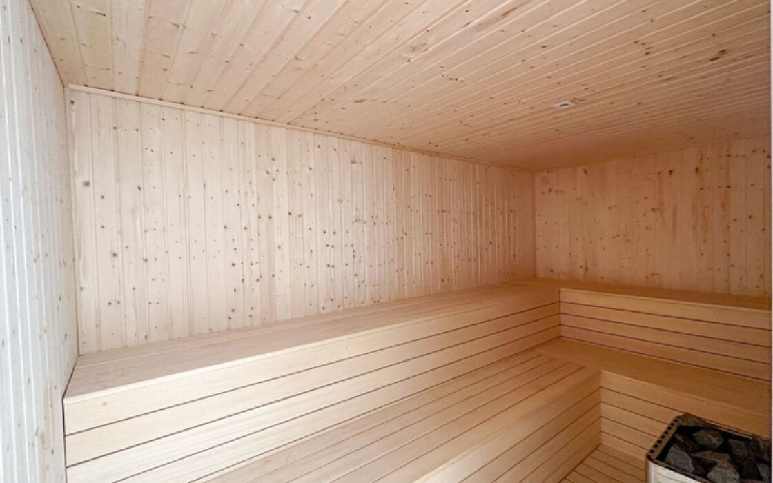 Просторная квартира с террасой и видом на море в новостройке