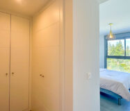 Просторная квартира с террасой и видом на море в новостройке