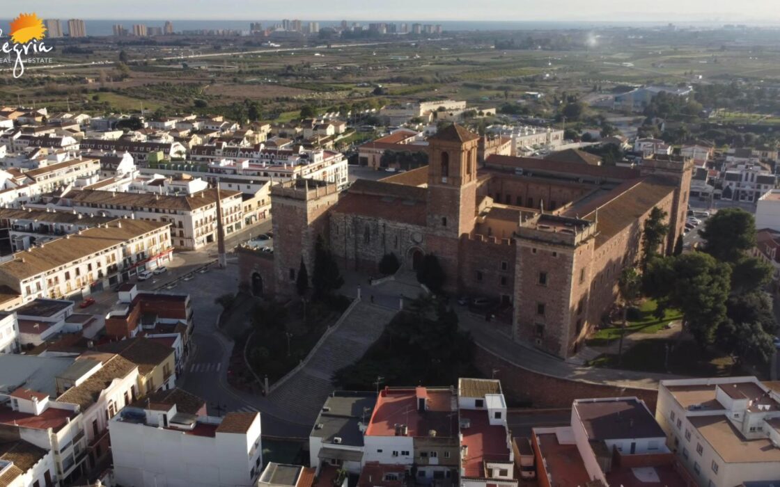 Будинок в Ель-Пуч, 244 кв.м, 4 кімнати, тераса, 4 км до моря