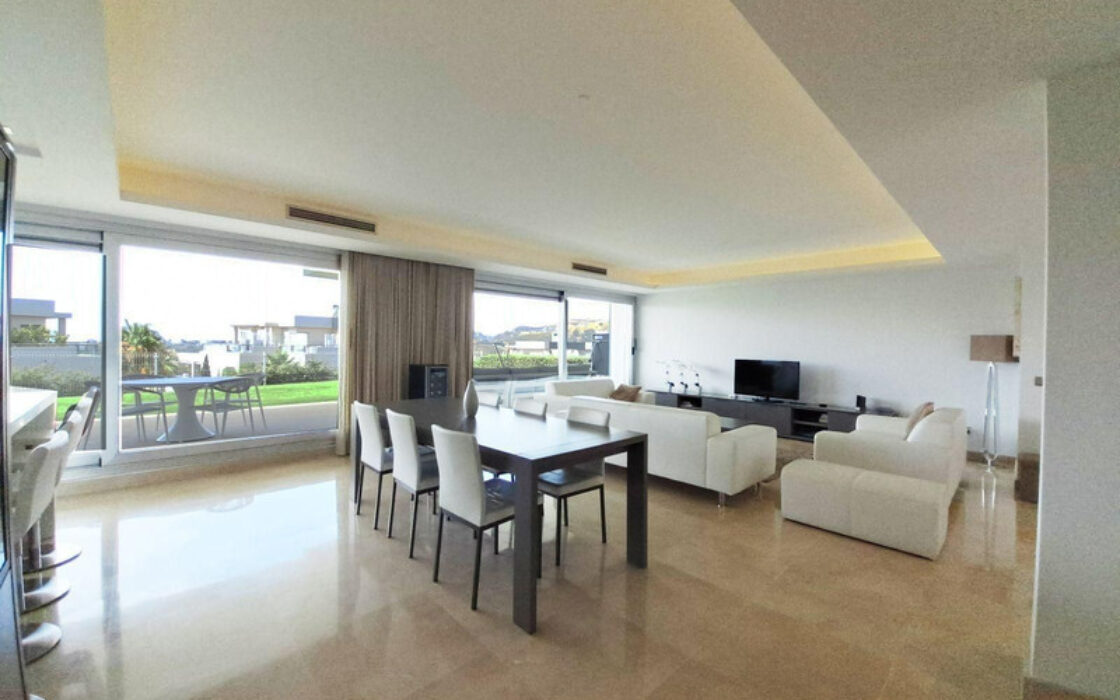 Нова квартира з 4 спальнями в Бенахависі 120 кв.м у гольфа