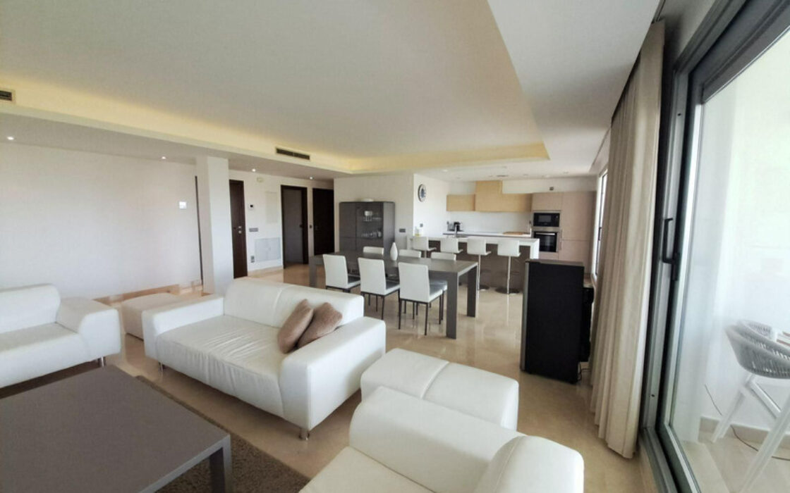 Нова квартира з 4 спальнями в Бенахависі 120 кв.м у гольфа